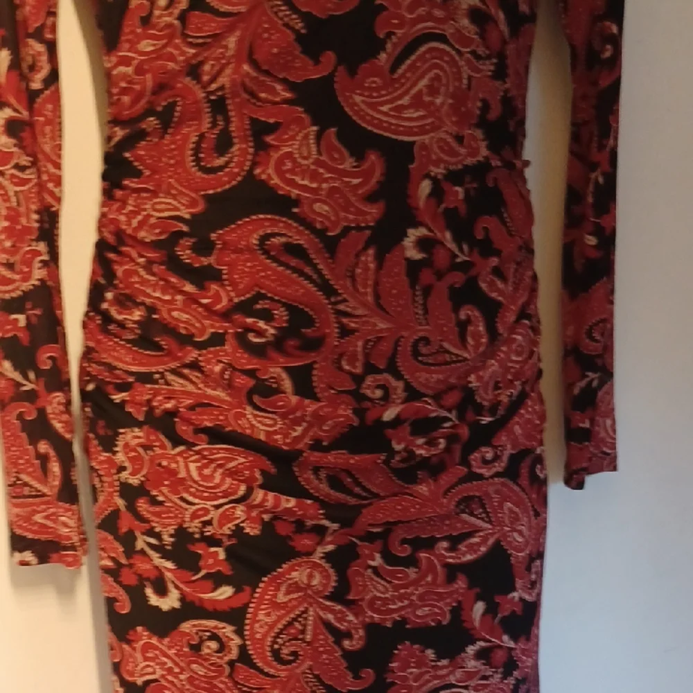 NWT Tommy Hilfiger Red and Black Paisley Long Sleeve Dress - Picture 7 of 11